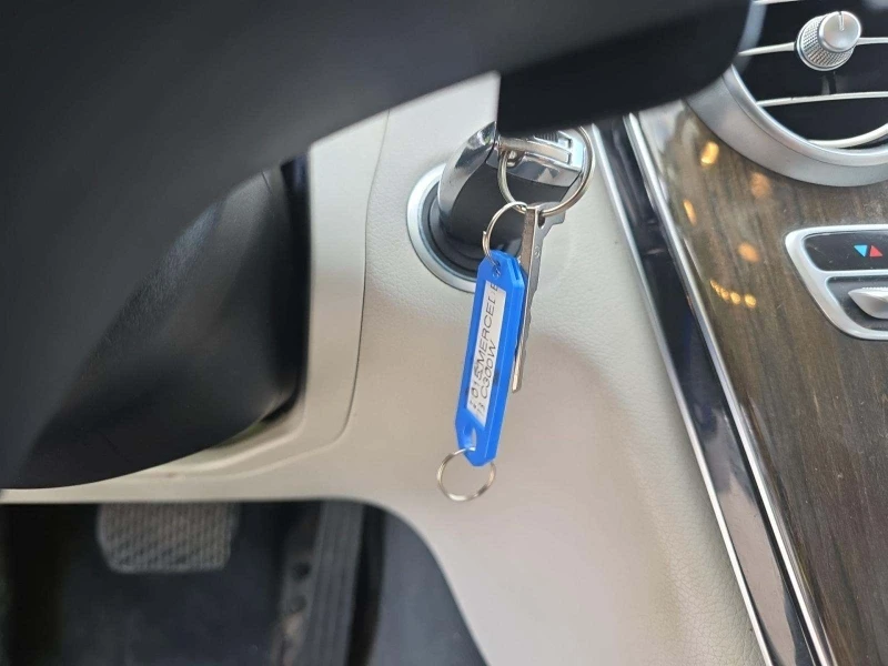 Mercedes-Benz C 300 Sedan w/Luxury Pkg, снимка 8 - Автомобили и джипове - 53201940