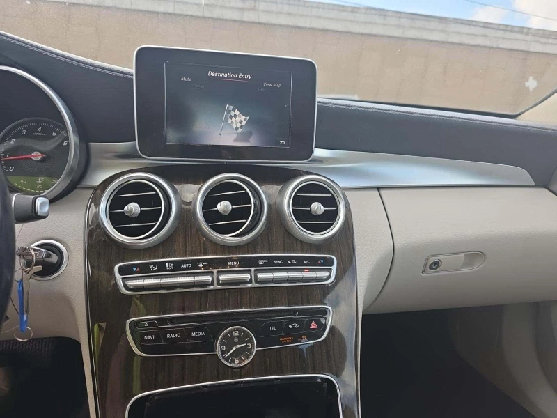 Mercedes-Benz C 300 Sedan w/Luxury Pkg, снимка 7 - Автомобили и джипове - 53201940