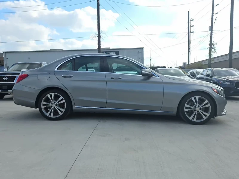 Mercedes-Benz C 300 Sedan w/Luxury Pkg, снимка 2 - Автомобили и джипове - 53201940