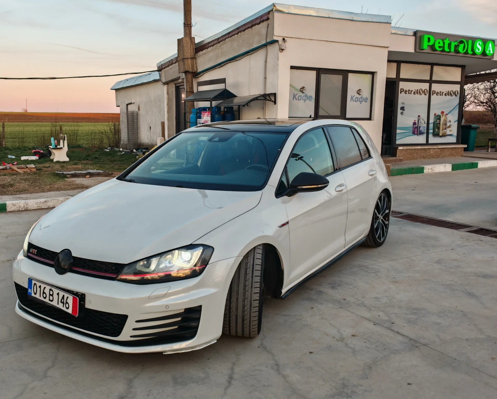 VW Golf 2.0 TSI GTI AVTOMAT  - изображение 2