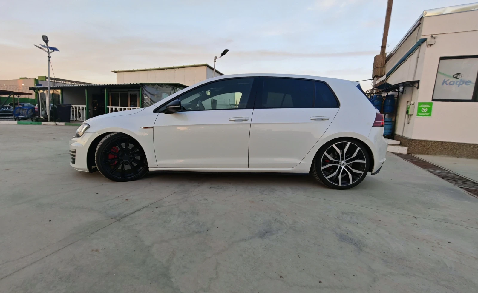 VW Golf 2.0 TSI GTI AVTOMAT  - изображение 6