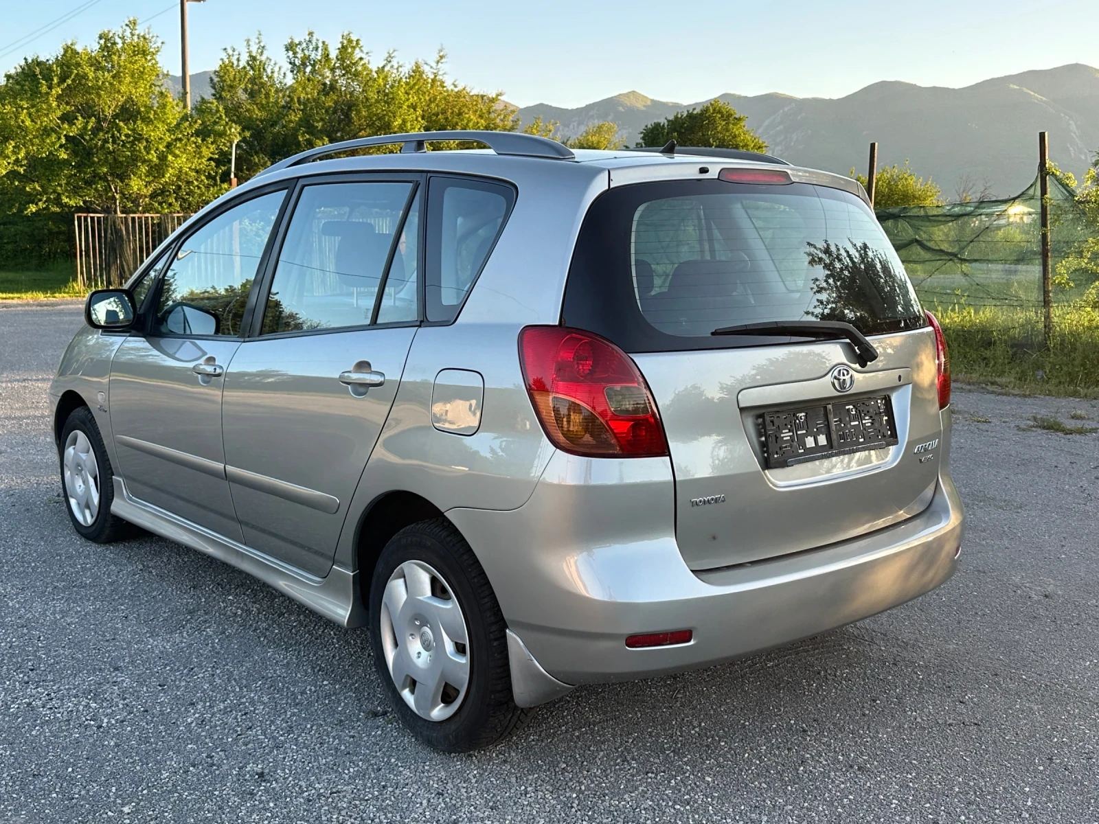 Toyota Corolla verso 2.0 D-4D - изображение 2