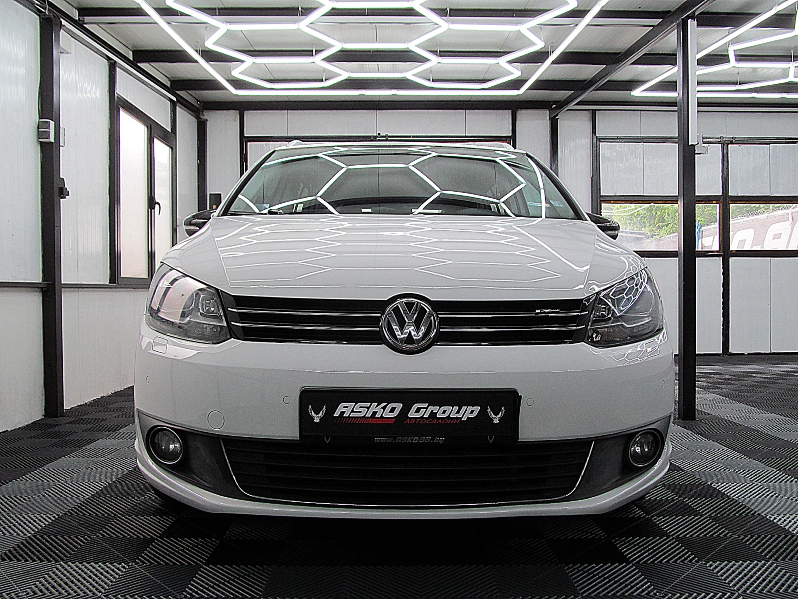 VW Touran FACE/R-line/AVTOMAT/NAVI/СОБСТВЕН ЛИЗИНГ - изображение 2