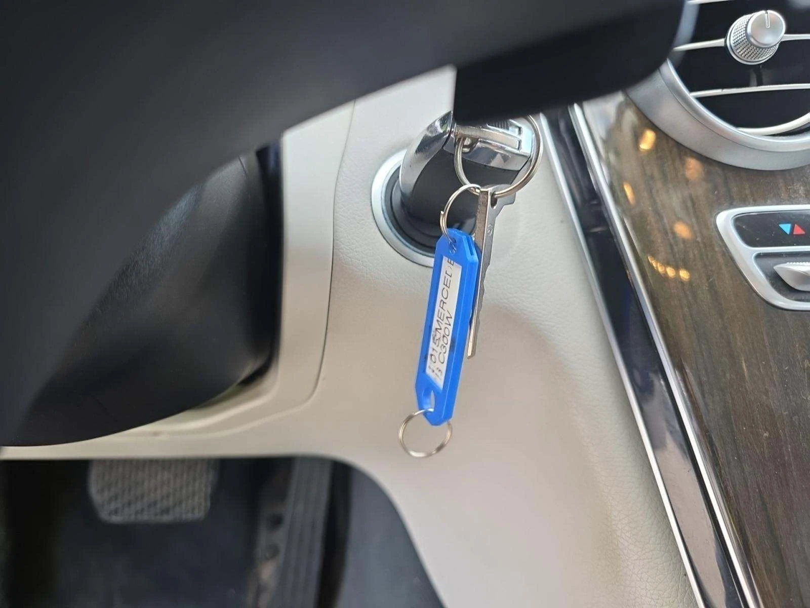 Mercedes-Benz C 300 Sedan w/Luxury Pkg - изображение 8