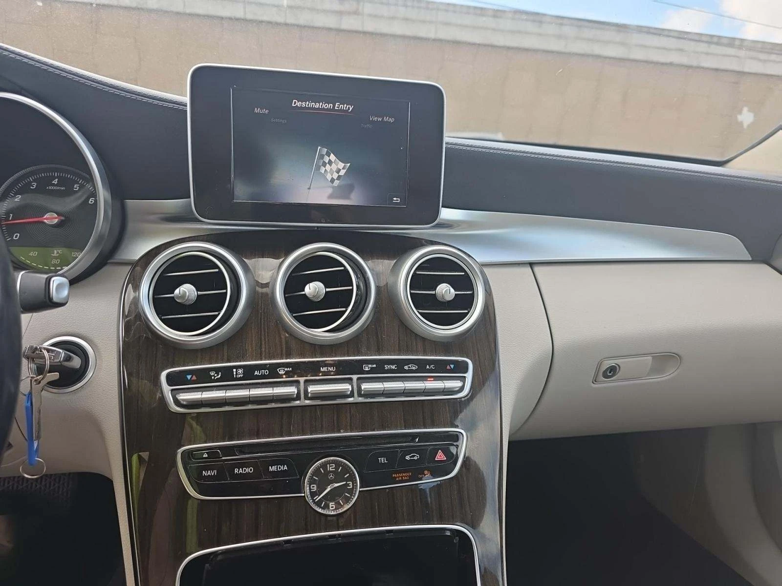 Mercedes-Benz C 300 Sedan w/Luxury Pkg - изображение 7