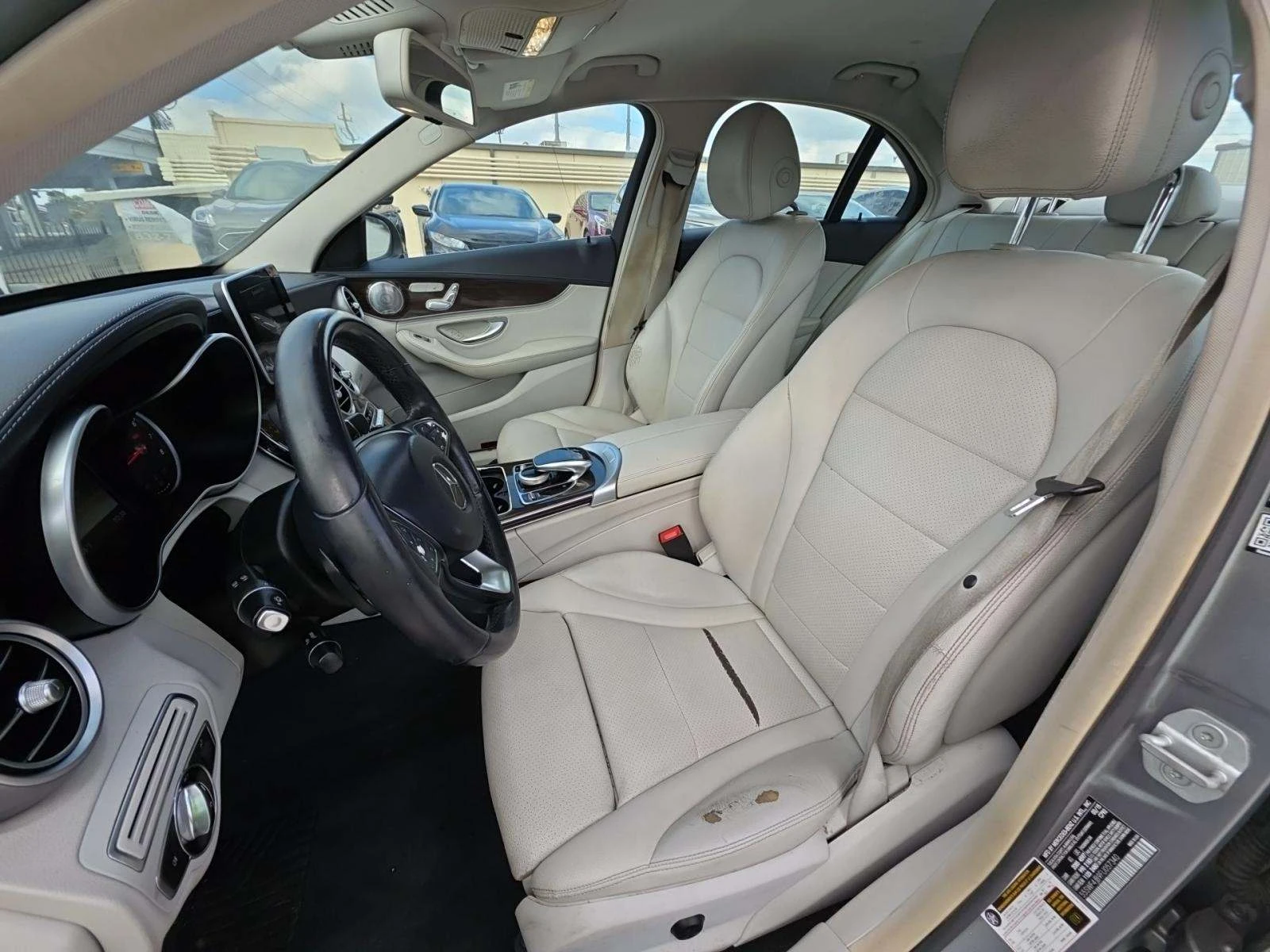 Mercedes-Benz C 300 Sedan w/Luxury Pkg - изображение 5