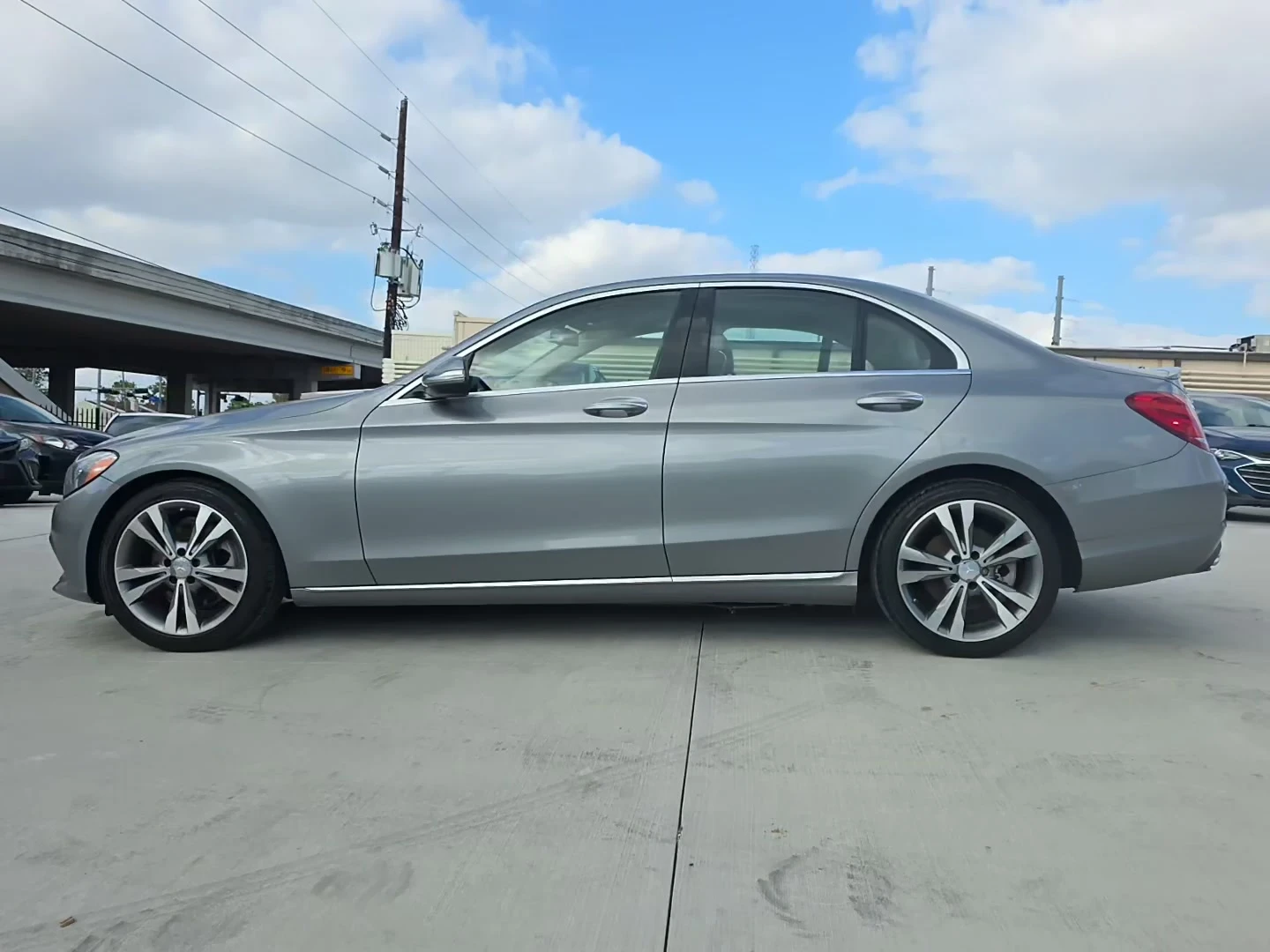 Mercedes-Benz C 300 Sedan w/Luxury Pkg - изображение 4