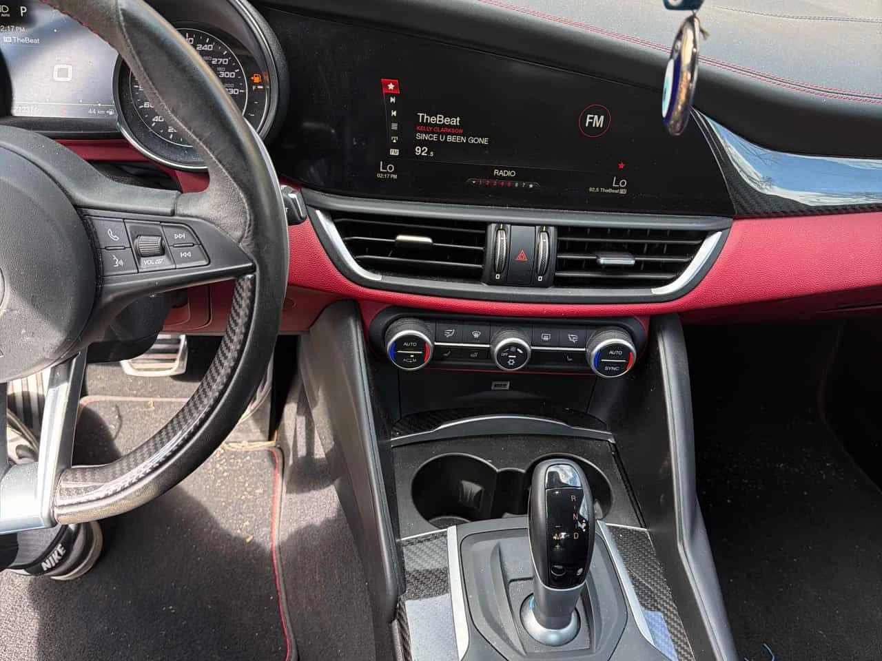 Alfa Romeo Giulia * Quadrifoglio * 2 КЛЮЧА* ПОДГРЕВ* KEYLESS* , снимка 9 - Автомобили и джипове - 53943340