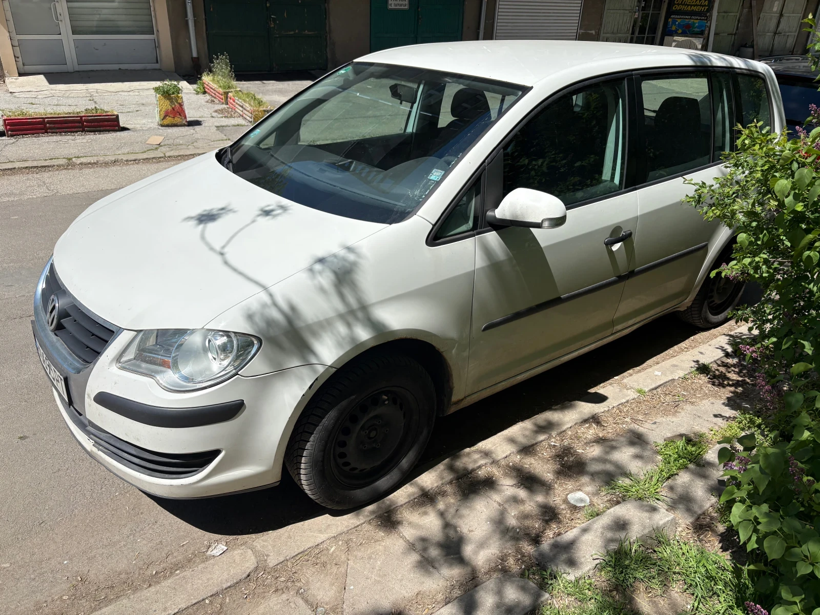 VW Touran, снимка 2 - Автомобили и джипове - 54582739