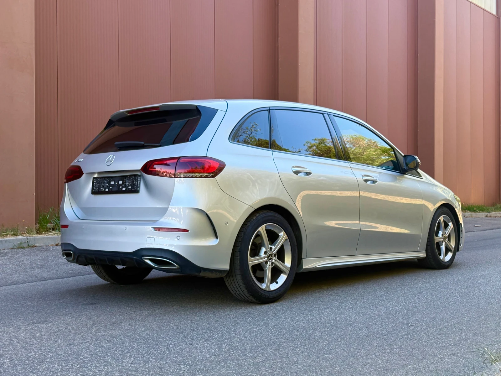 Mercedes-Benz B 200 AMG Line ГАРАНЦИЯ 6 МЕСЕЦА ИЛИ 5000КМ ШВЕЙЦАРИЯ, снимка 4 - Автомобили и джипове - 54875547