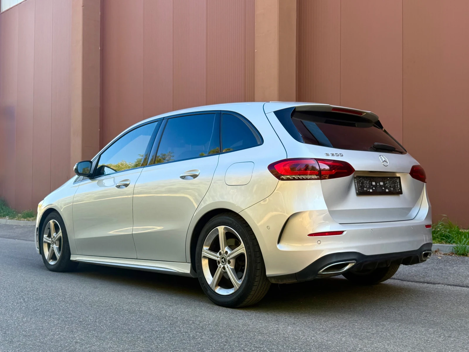 Mercedes-Benz B 200 AMG Line ГАРАНЦИЯ 6 МЕСЕЦА ИЛИ 5000КМ ШВЕЙЦАРИЯ, снимка 3 - Автомобили и джипове - 54875547