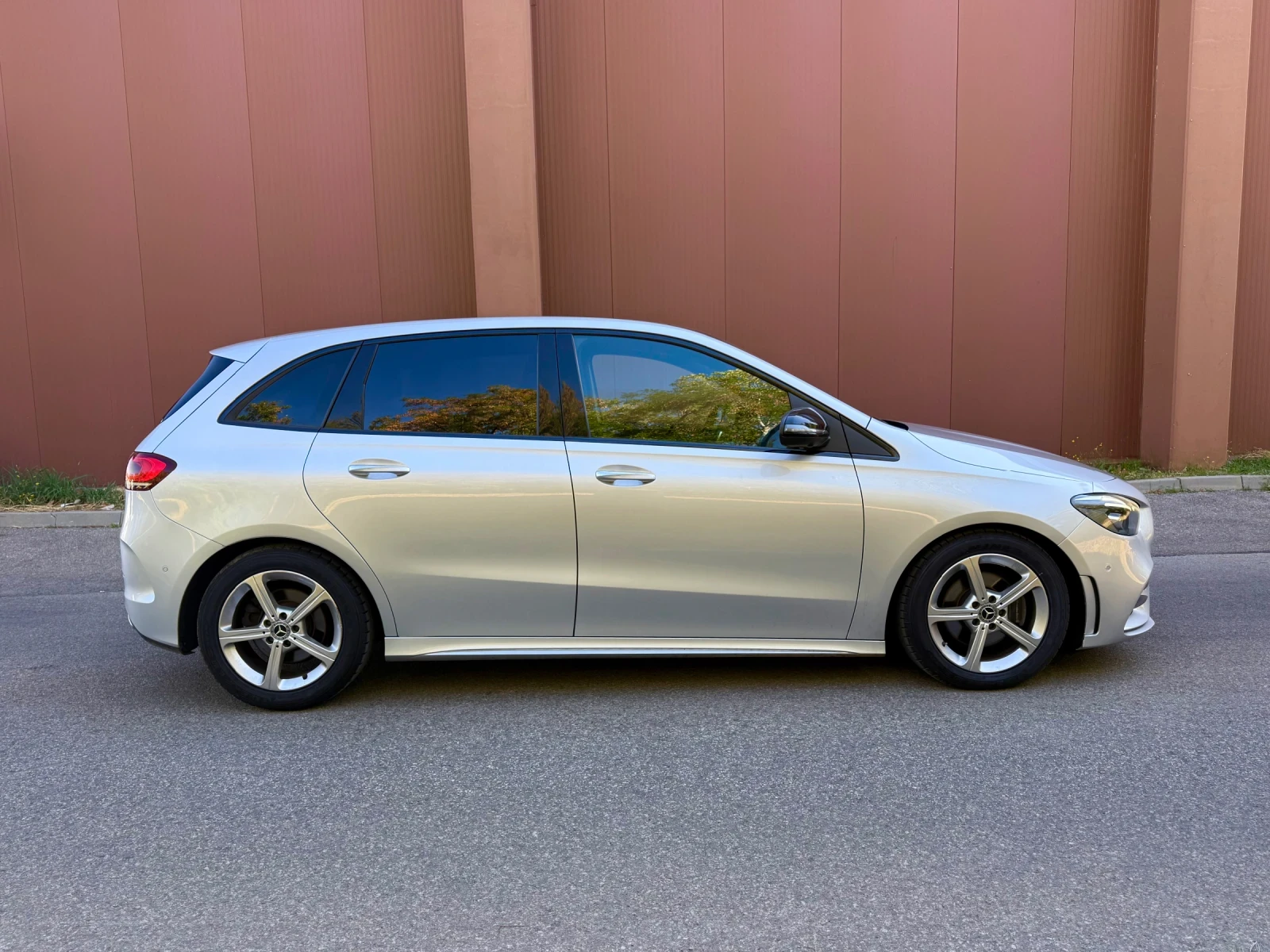 Mercedes-Benz B 200 AMG Line ГАРАНЦИЯ 6 МЕСЕЦА ИЛИ 5000КМ ШВЕЙЦАРИЯ, снимка 5 - Автомобили и джипове - 54875547
