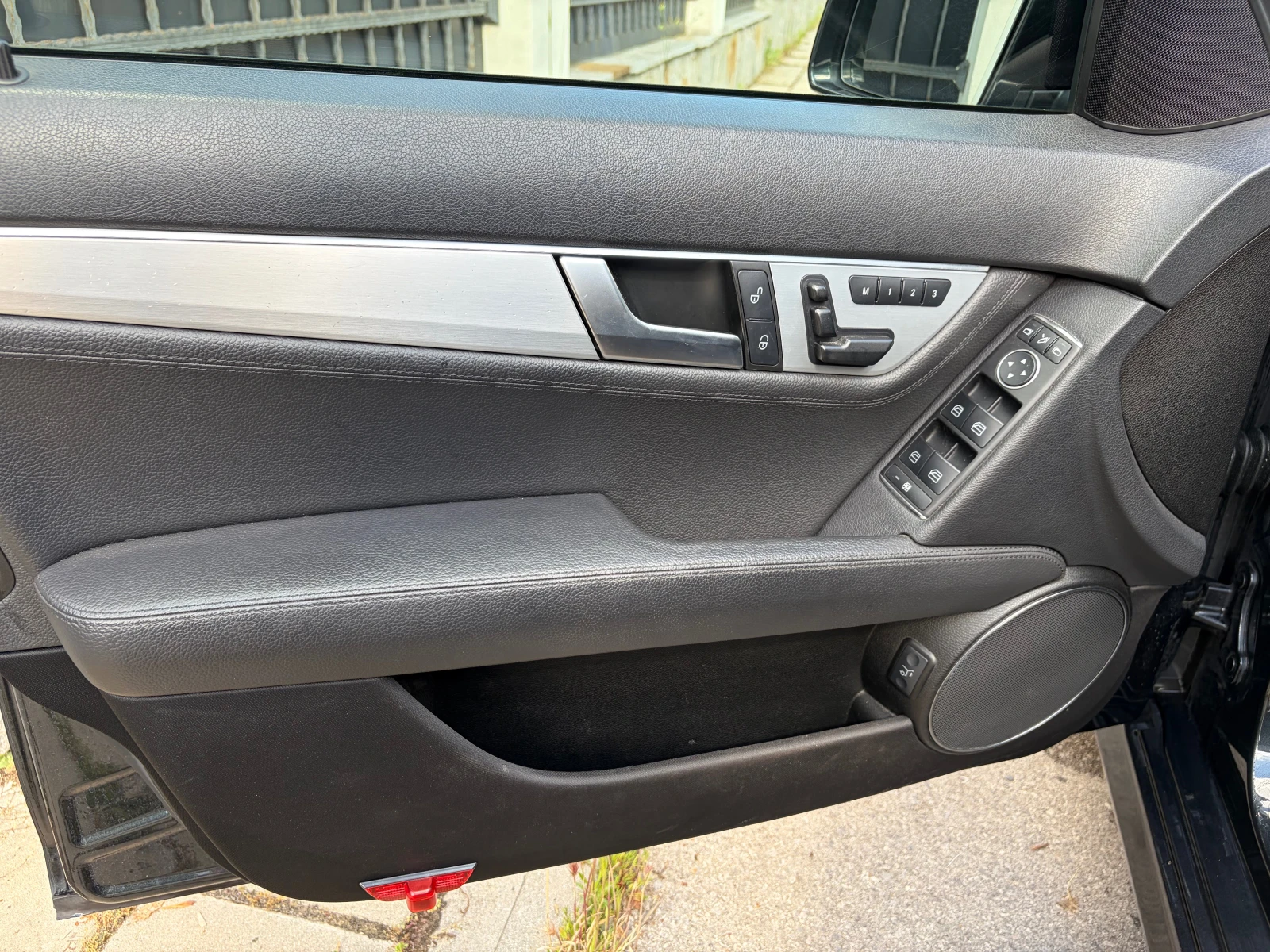 Mercedes-Benz C 300 AMG / 4 matic, снимка 13 - Автомобили и джипове - 55050336