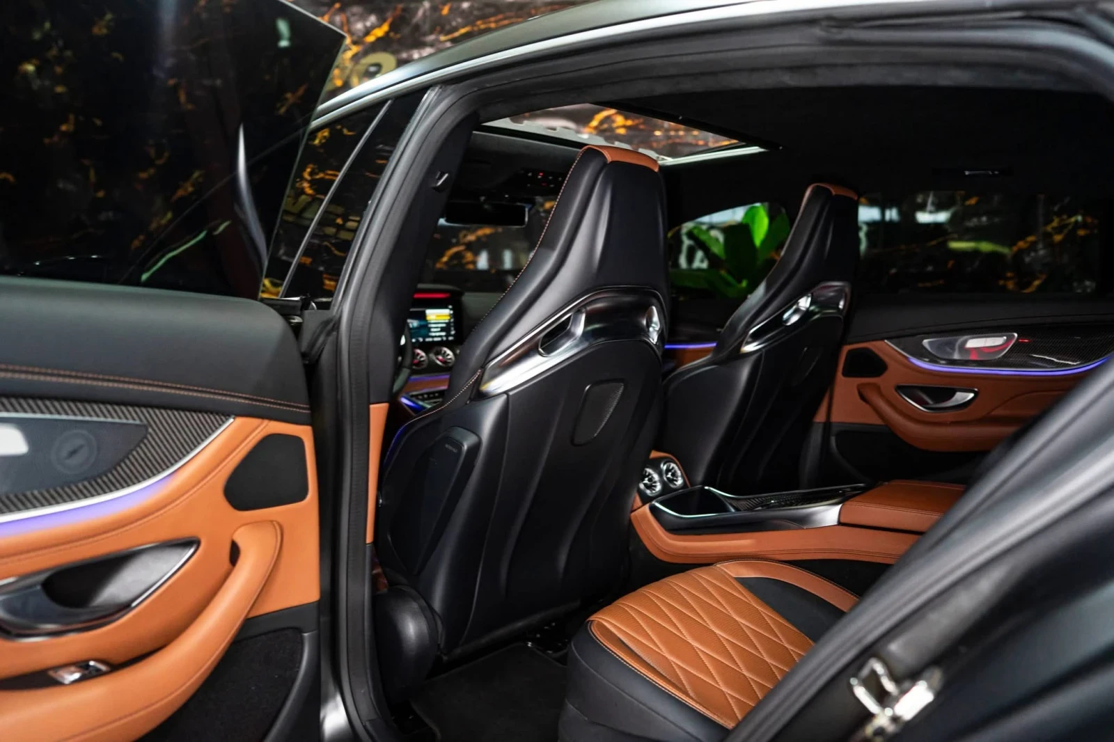 Mercedes-Benz AMG GT 63S 4MATIC+ CARBON CERAMIC LED BURM ЛИЗИНГ 100%, снимка 14 - Автомобили и джипове - 55160379
