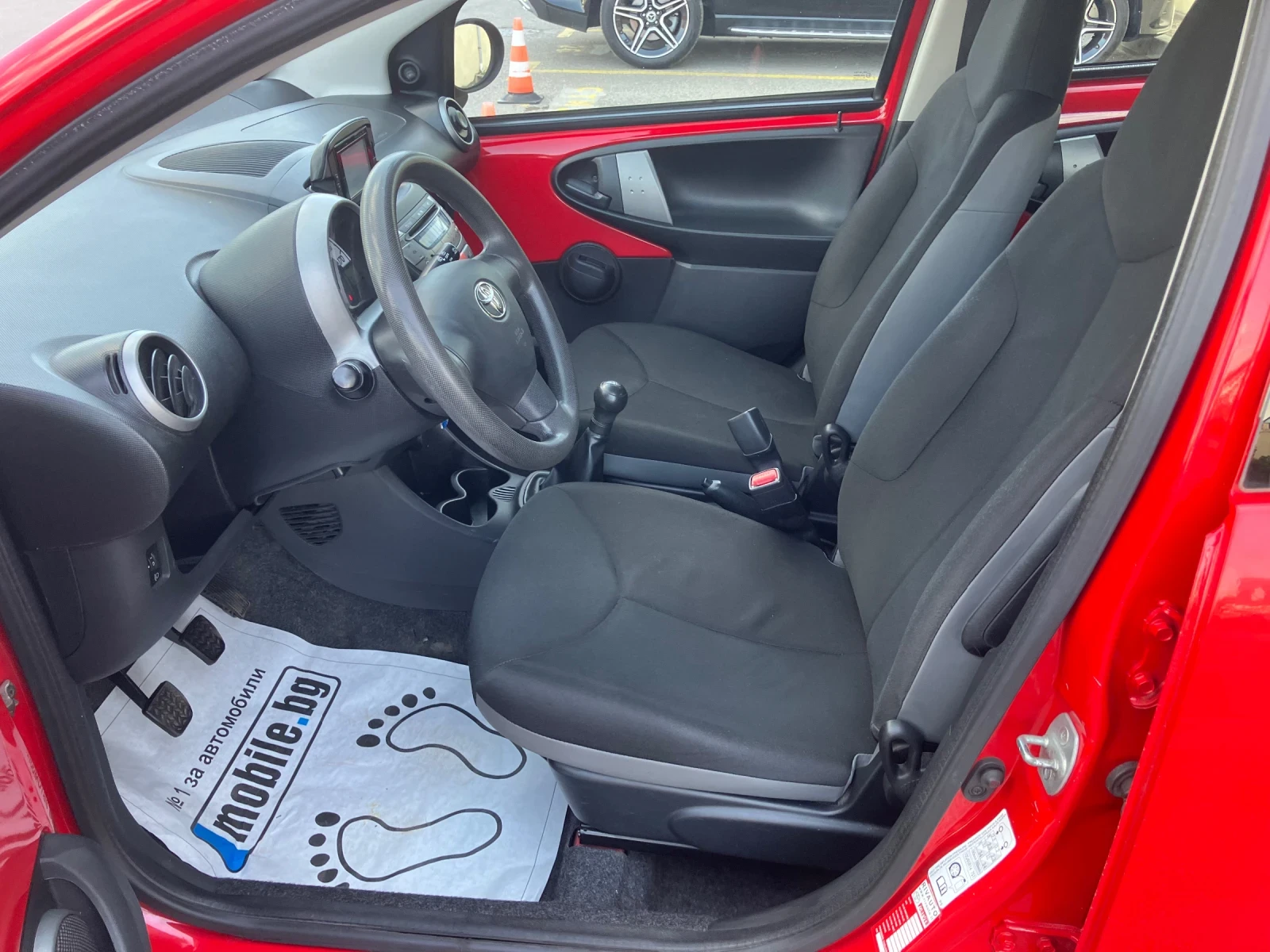 Toyota Aygo 1.0i-Navi, снимка 9 - Автомобили и джипове - 55646217