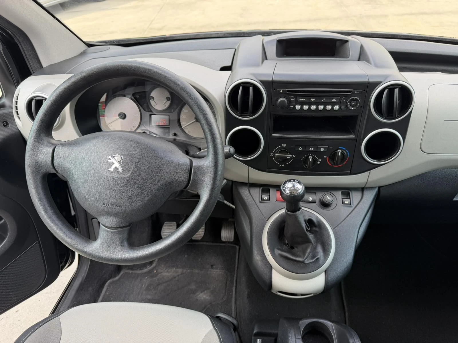 Peugeot Partner, снимка 9 - Автомобили и джипове - 55674390