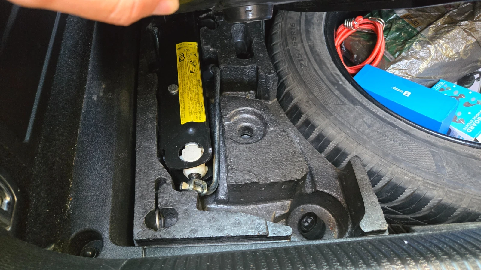 VW Passat 1.6 TDI, Clima, NAVI, снимка 13 - Автомобили и джипове - 55705171