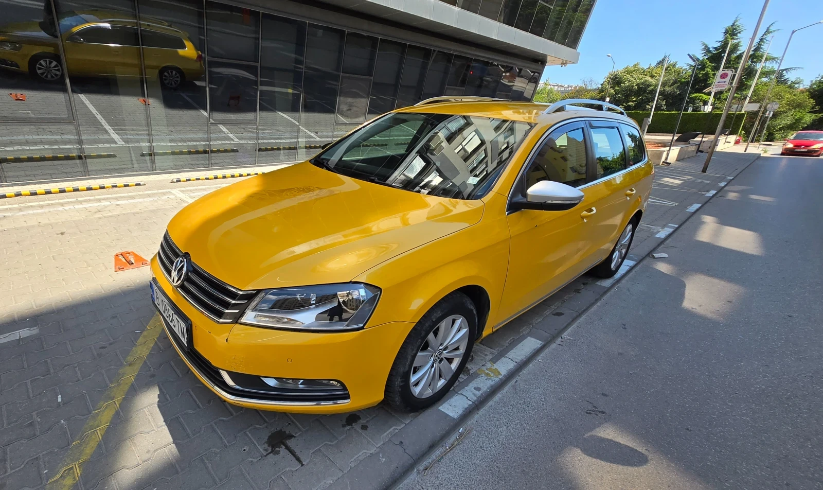 VW Passat 1.6 TDI, Clima, NAVI, снимка 2 - Автомобили и джипове - 55705171