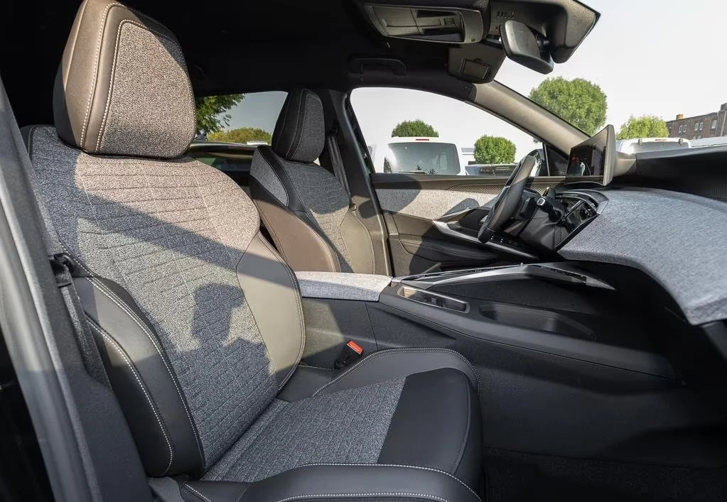 Peugeot 5008 ALLURE/136HP/NAVI/360/CPLAY/KLESS/LED/636q, снимка 11 - Автомобили и джипове - 55790358