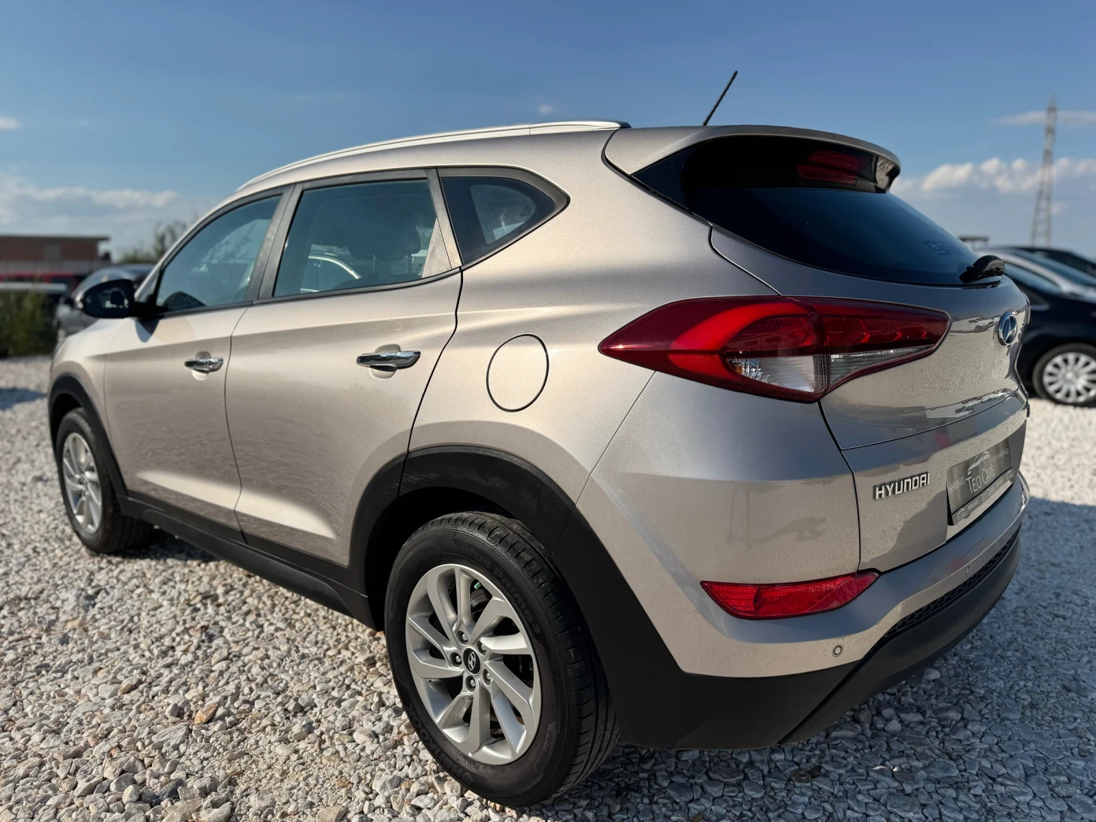 Hyundai Tucson 1.7 CRDi / LED / EURO 6 / PARKTRONIC / TEMPOMAT - изображение 6