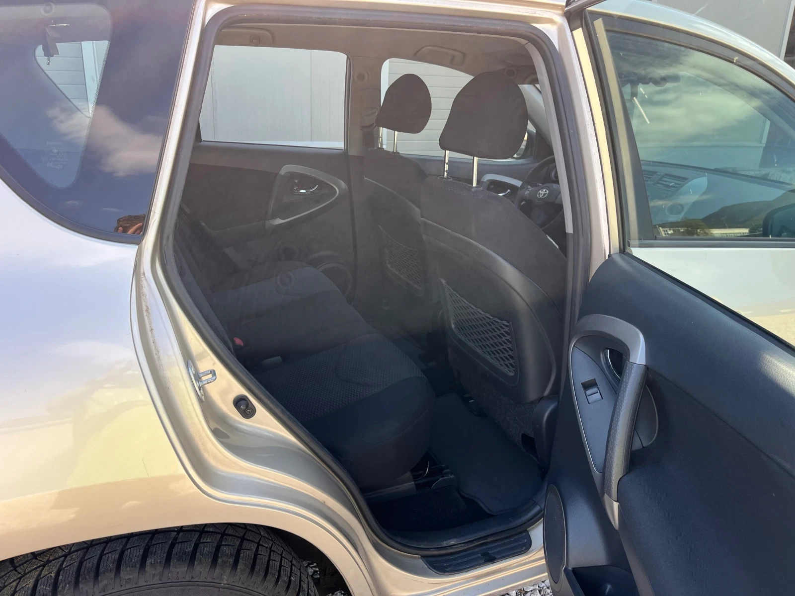 Toyota Rav4 2.2D-4D 136кс - изображение 10