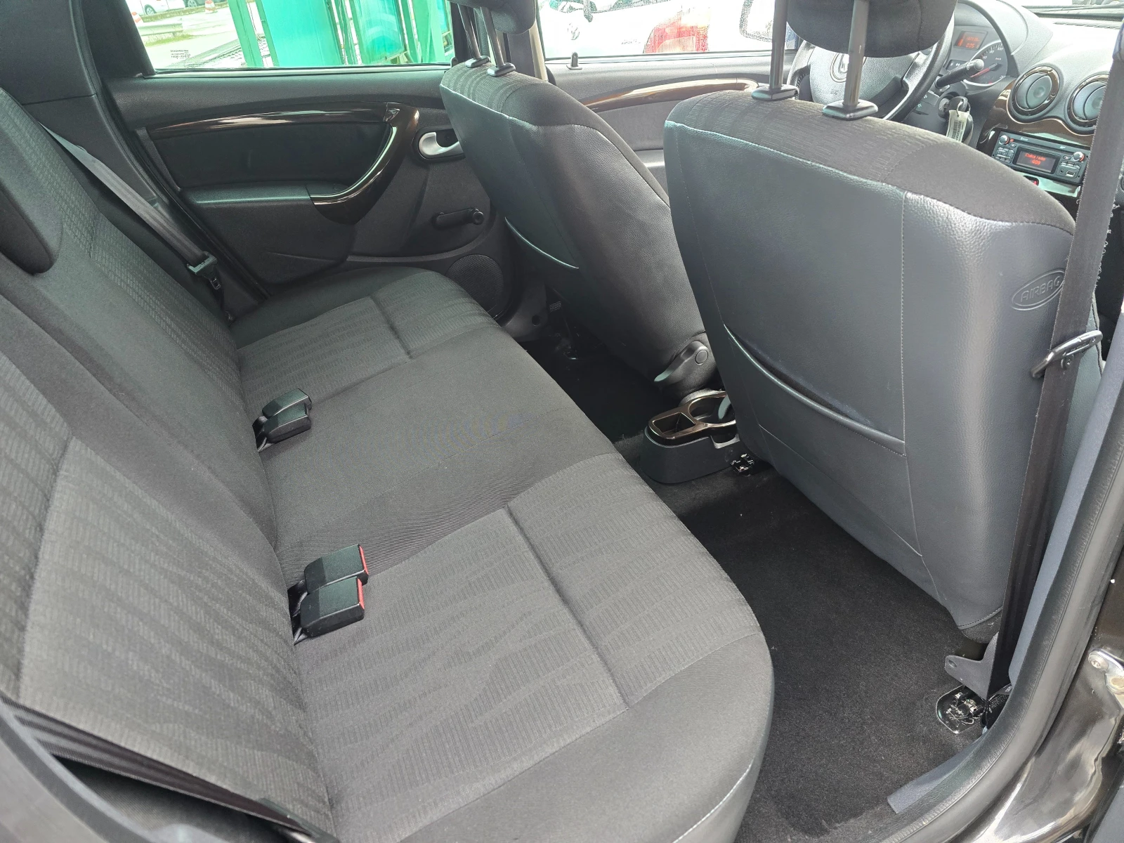 Dacia Duster 1.5DCi-4x4-Xenon, снимка 13 - Автомобили и джипове - 53728801