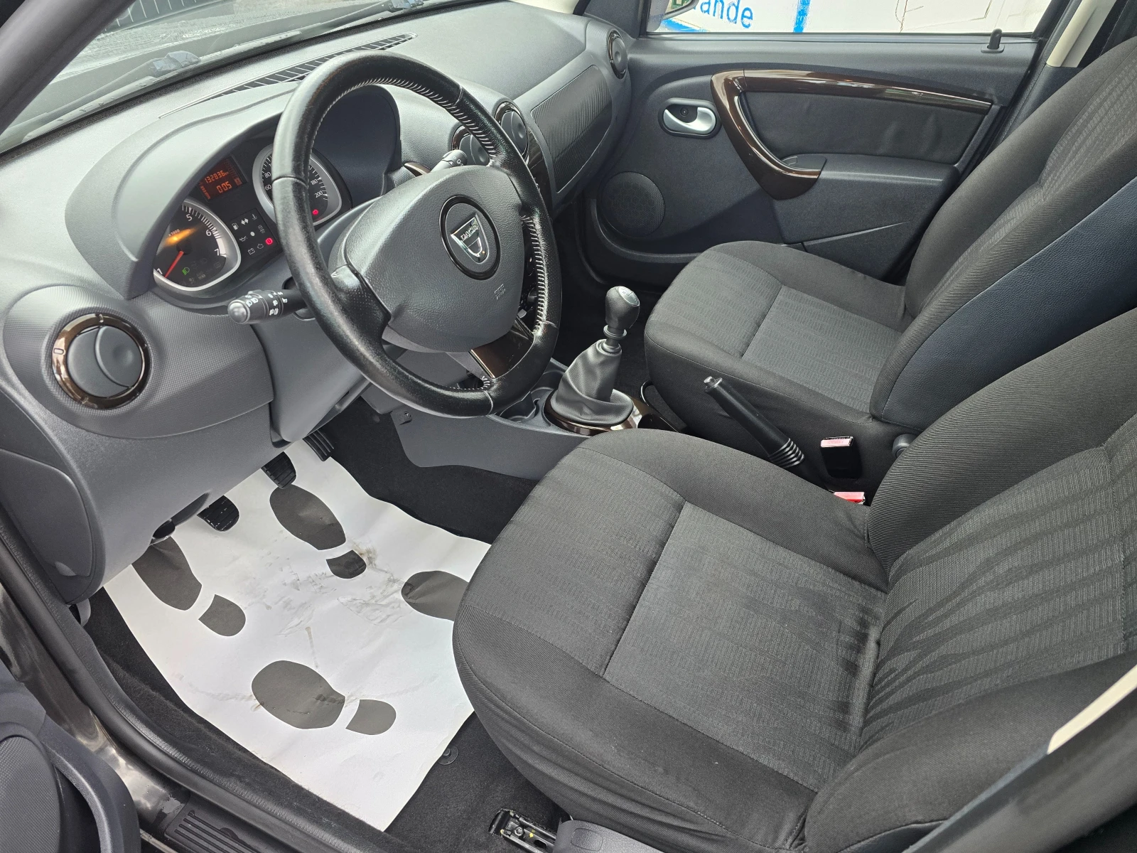 Dacia Duster 1.5DCi-4x4-Xenon, снимка 8 - Автомобили и джипове - 53728801