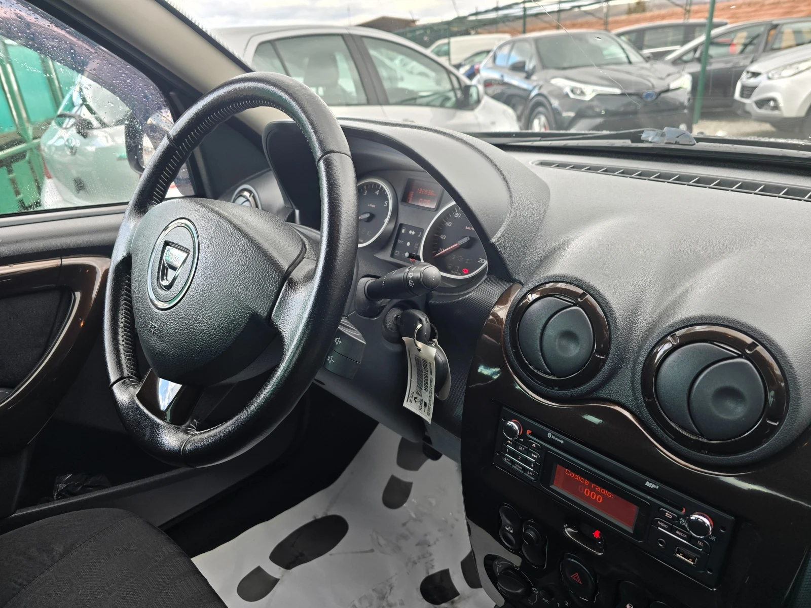 Dacia Duster 1.5DCi-4x4-Xenon, снимка 10 - Автомобили и джипове - 53728801