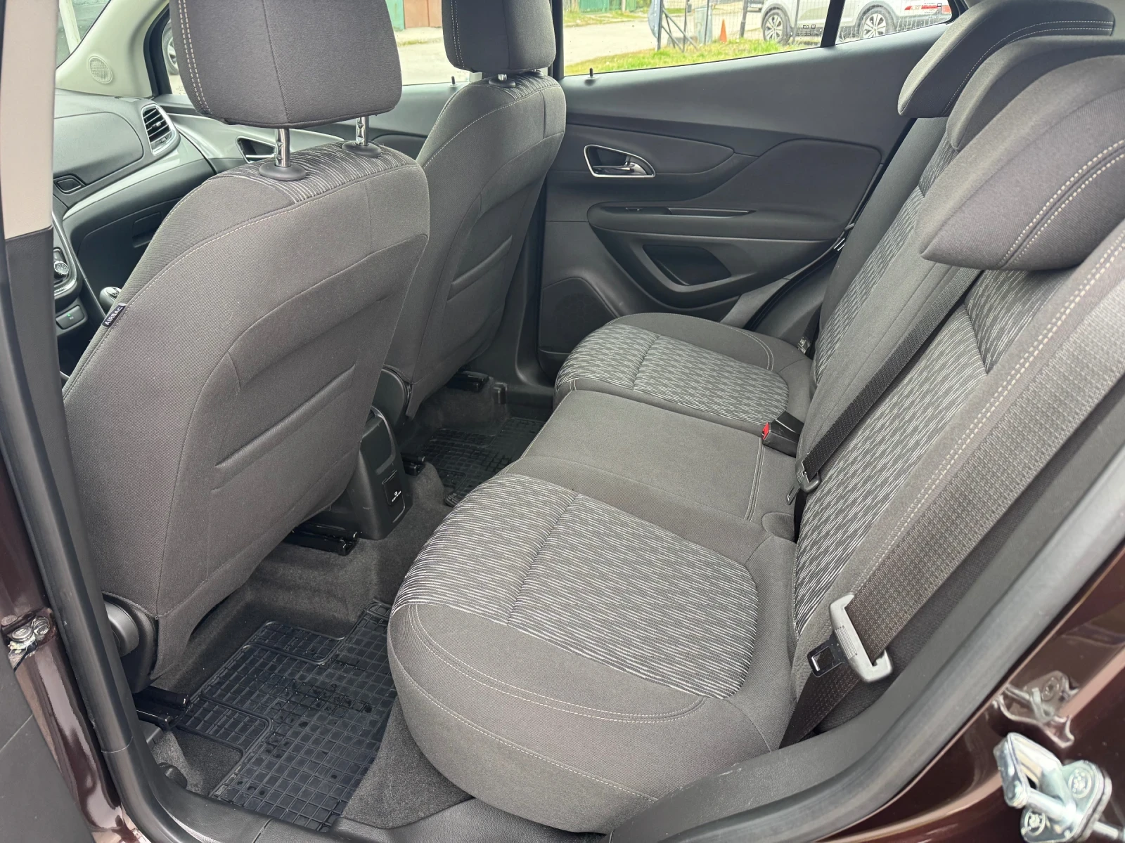 Opel Mokka 1.4Turbo, снимка 10 - Автомобили и джипове - 53890743