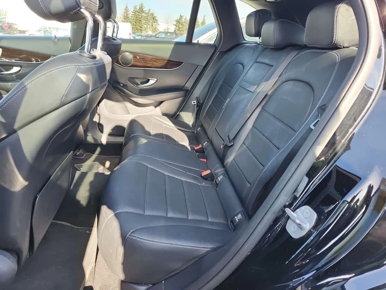 Mercedes-Benz GLC 300 PANO | 2 KEYS | 360 | ПОДГРЕВИ | KEYLESS, снимка 12 - Автомобили и джипове - 53968345