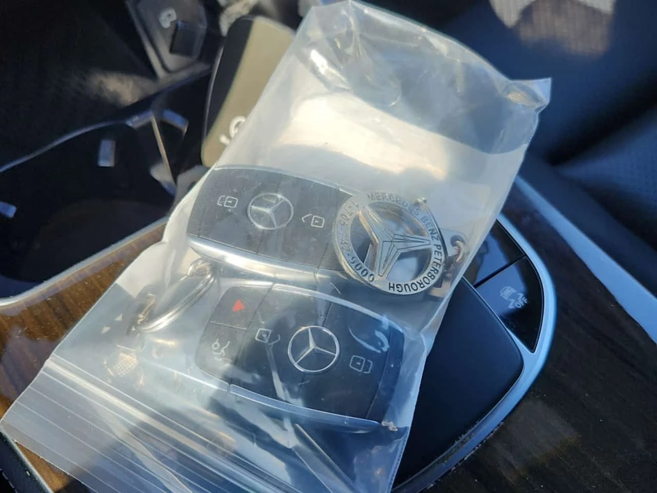 Mercedes-Benz GLC 300 PANO | 2 KEYS | 360 | ПОДГРЕВИ | KEYLESS, снимка 8 - Автомобили и джипове - 53968345