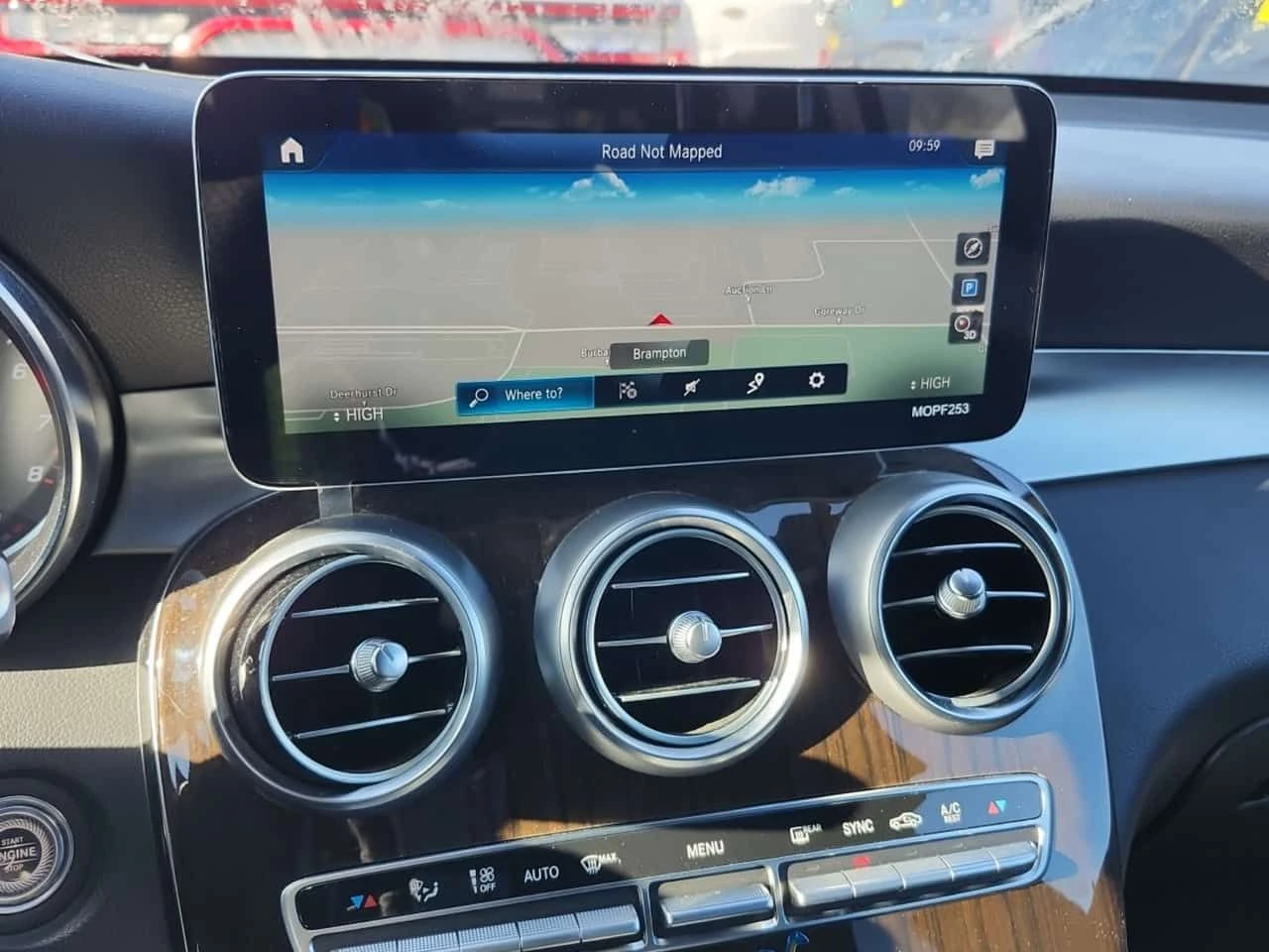 Mercedes-Benz GLC 300 PANO | 2 KEYS | 360 | ПОДГРЕВИ | KEYLESS, снимка 11 - Автомобили и джипове - 53968345