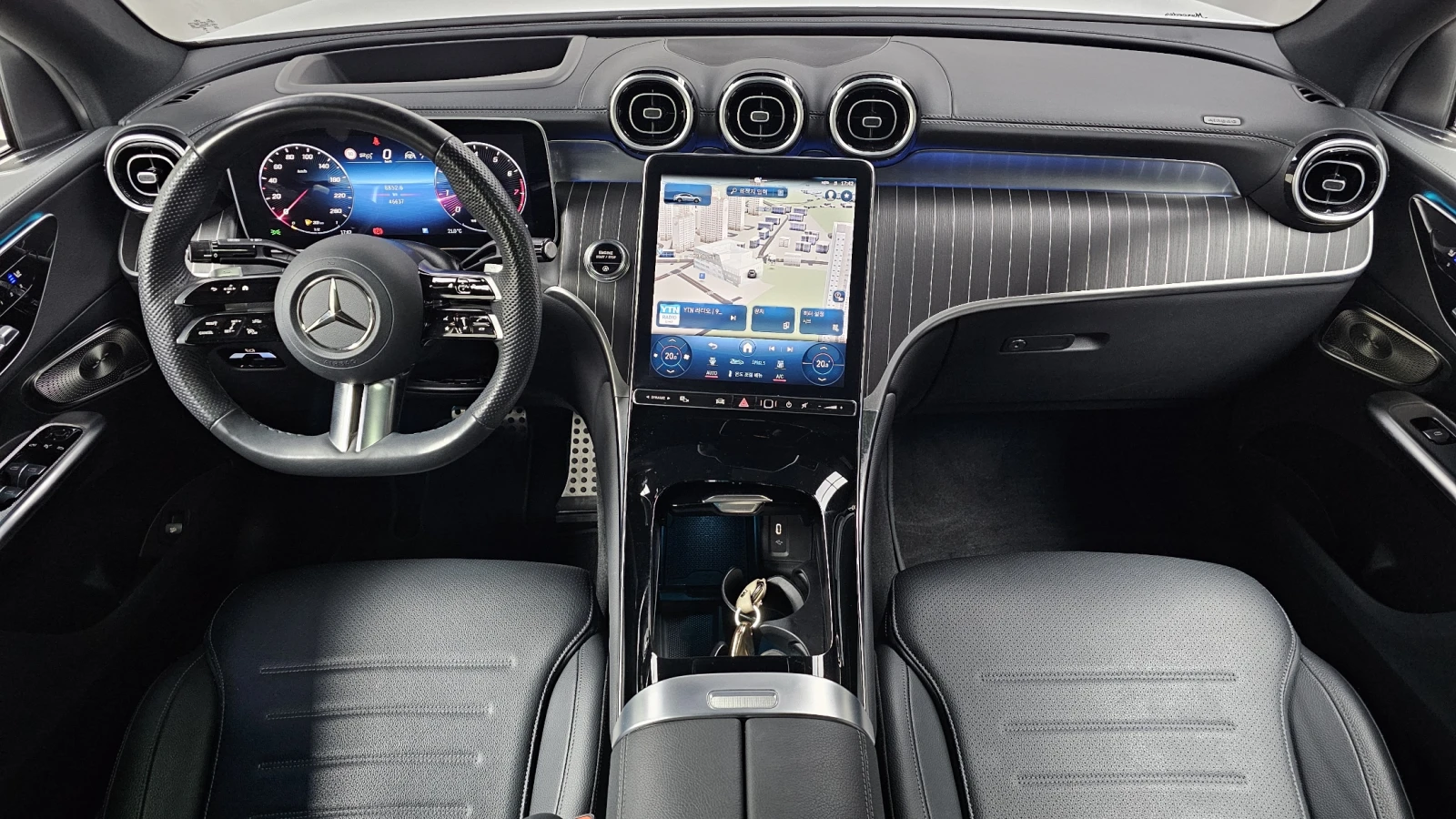 Mercedes-Benz GLC 300 2024* AMG LINE* HUD* 360* DIS* ОБДУХ* КРАЙНА ЦЕНА, снимка 6 - Автомобили и джипове - 55088544
