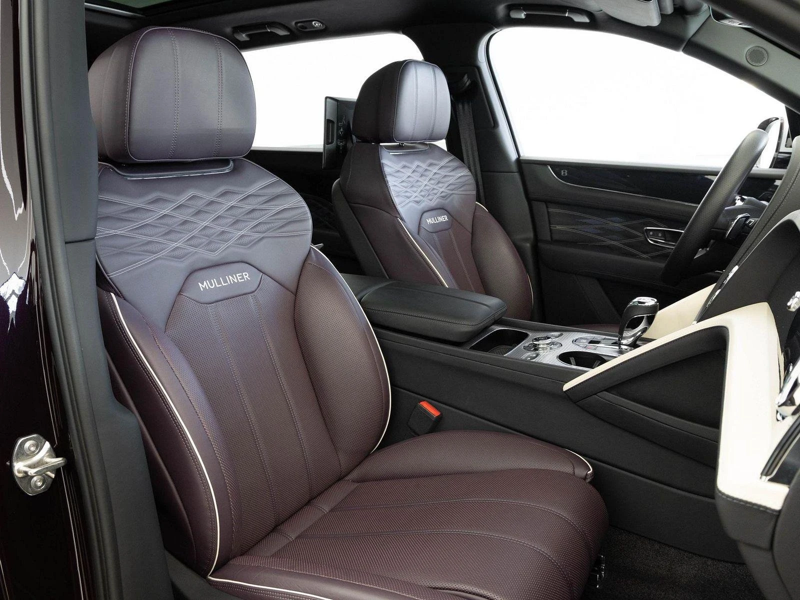Bentley Bentayga V8 / MULLINER/ EWB/ NAIM/ AIRLINE SEATS/ BLACKLINE, снимка 13 - Автомобили и джипове - 55948443