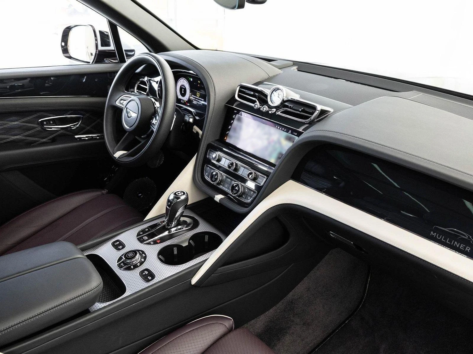 Bentley Bentayga V8 / MULLINER/ EWB/ NAIM/ AIRLINE SEATS/ BLACKLINE, снимка 14 - Автомобили и джипове - 55948443