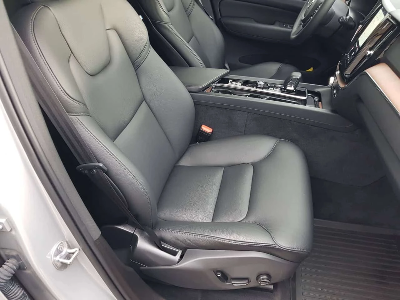 Volvo XC60 * B5 AWD * CARFAX * ФИКСИРАНА ЦЕНА ДО БГ * , снимка 17 - Автомобили и джипове - 56324829