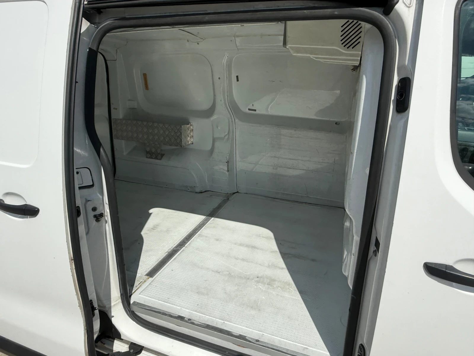 Citroen Jumpy 2.0hdi 180кс.Автомат Хладилен, снимка 11 - Бусове и автобуси - 53772305