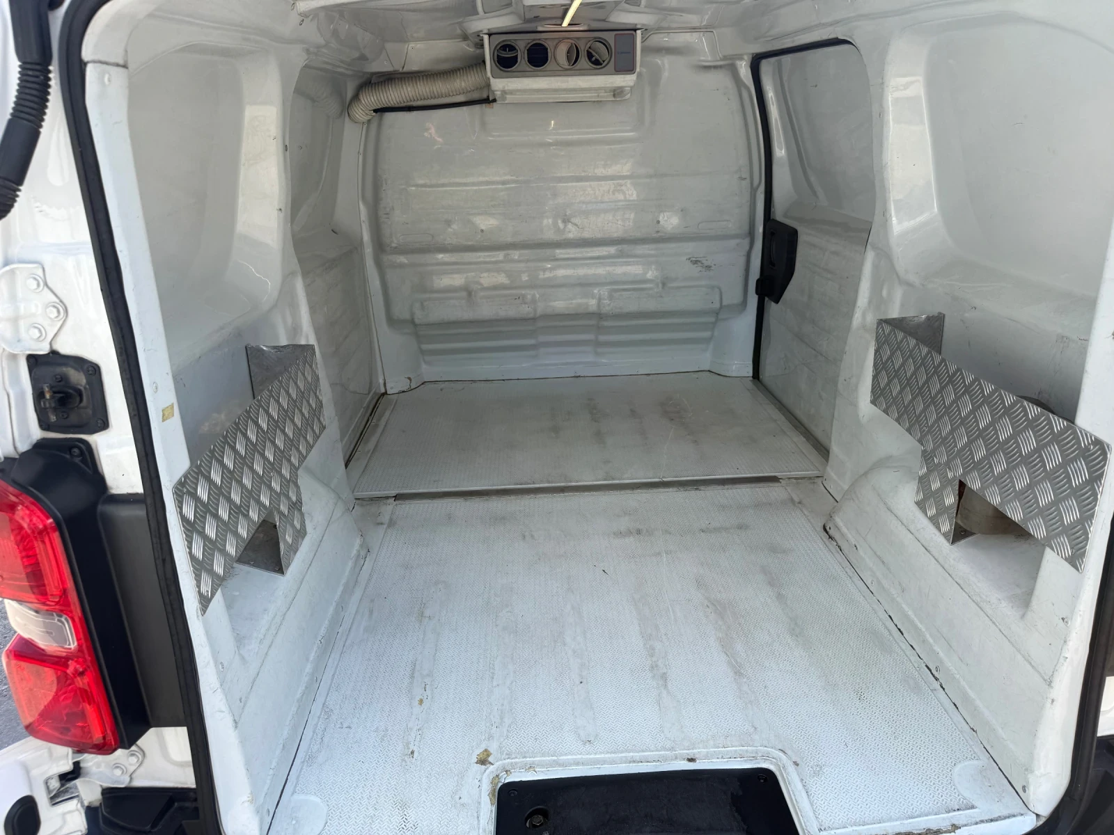 Citroen Jumpy 2.0hdi 180кс.Автомат Хладилен, снимка 12 - Бусове и автобуси - 53772305