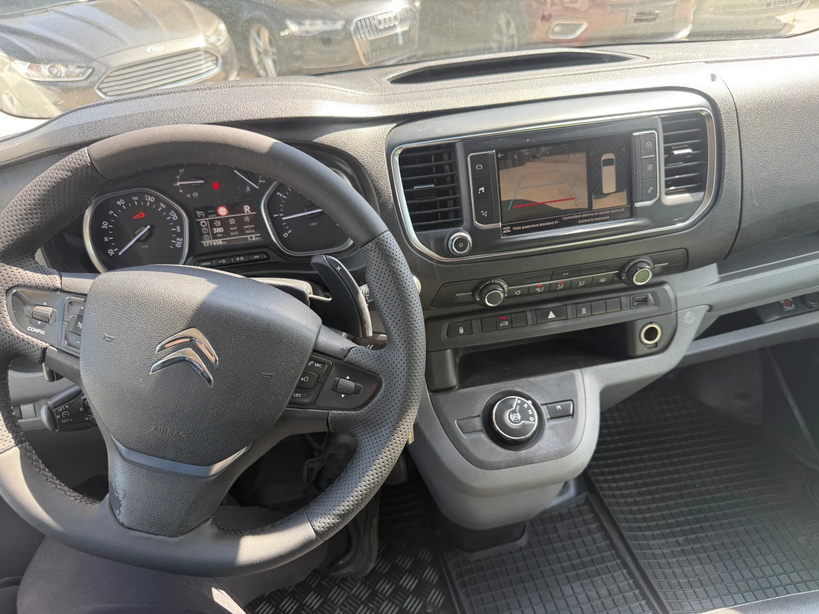 Citroen Jumpy 2.0hdi 180кс.Автомат Хладилен, снимка 9 - Бусове и автобуси - 53772305