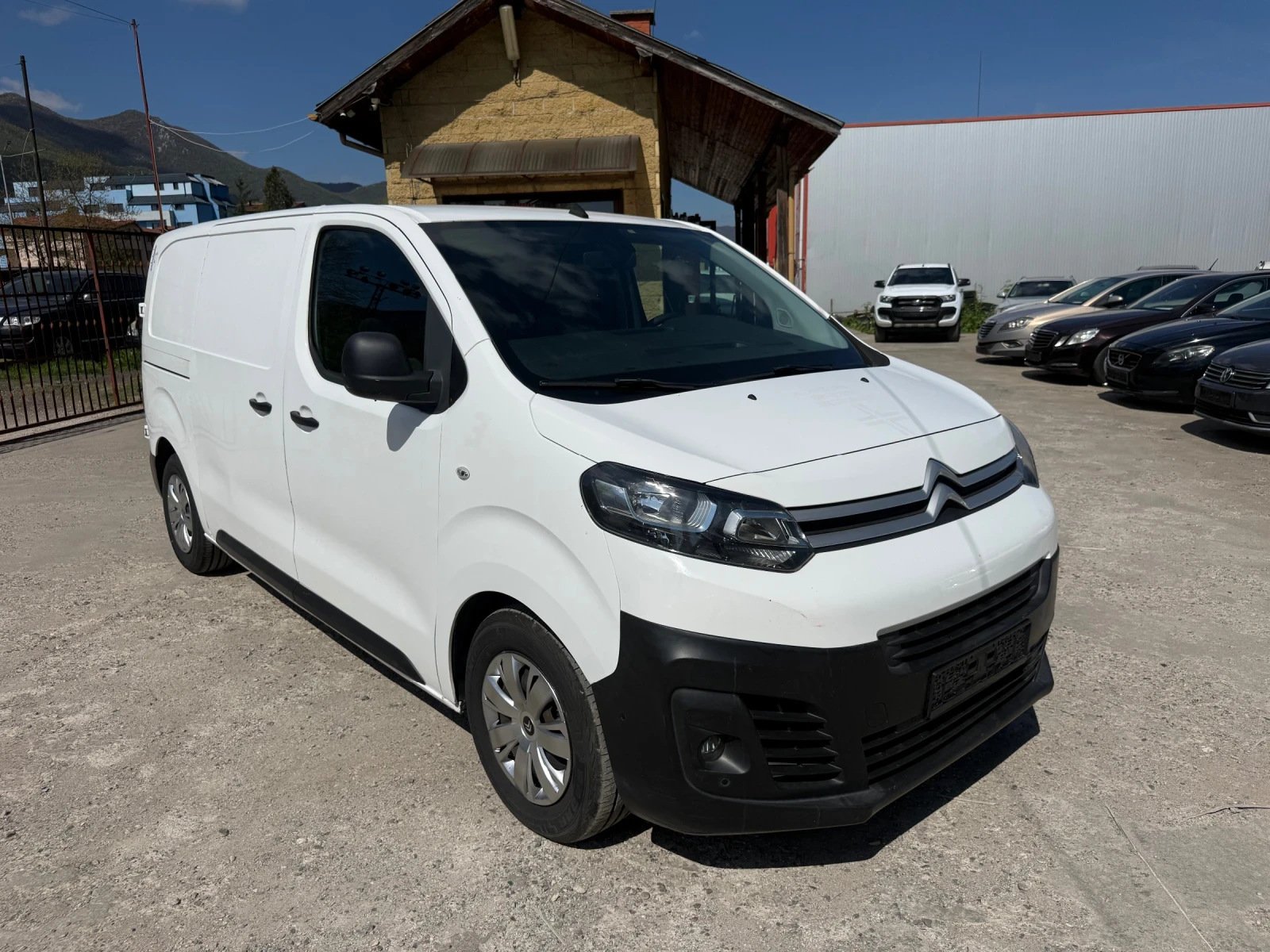 Citroen Jumpy 2.0hdi 180кс.Автомат Хладилен, снимка 2 - Бусове и автобуси - 53772305