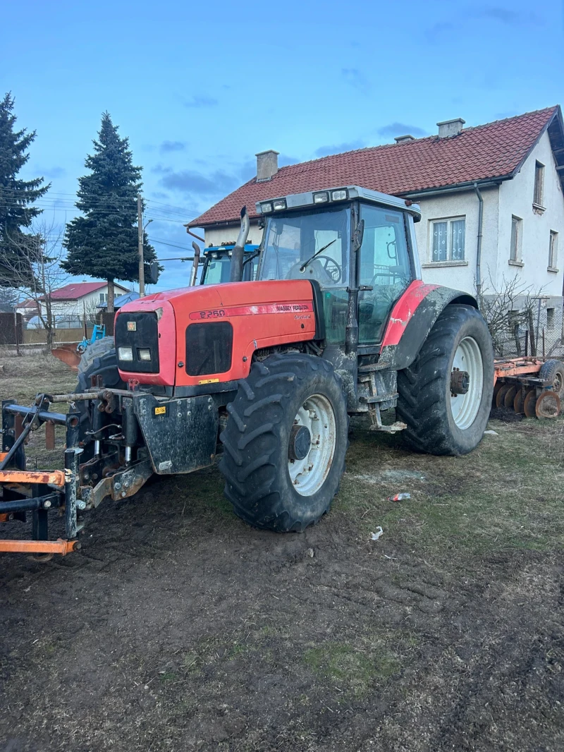 Трактор Massey 8260