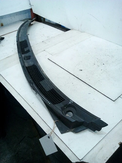 Кора под предни чистачки Мицубиши Спейс Стар