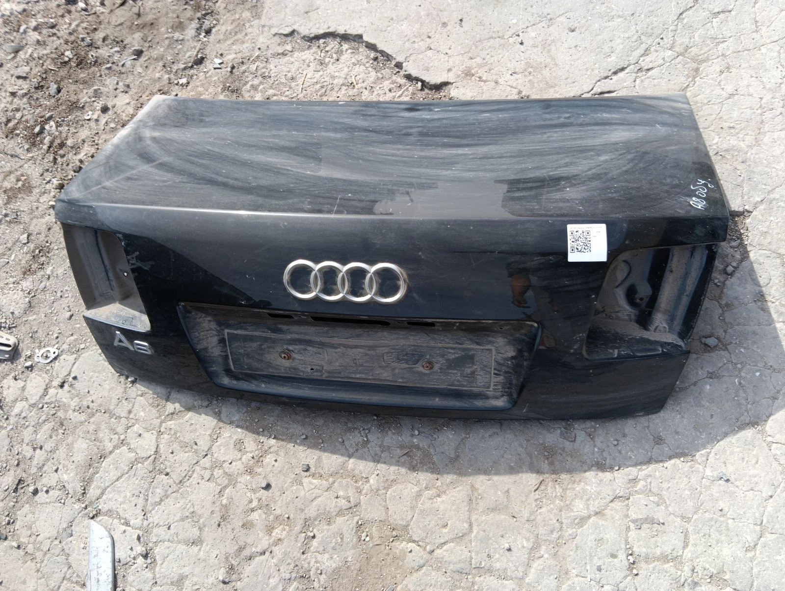 капак заден черен Audi A8