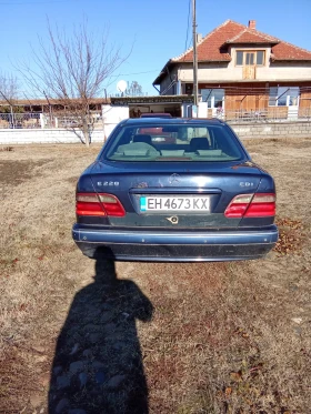 Mercedes-Benz E 220, снимка 3