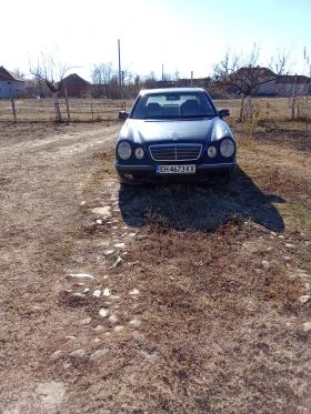 Mercedes-Benz E 220, снимка 1