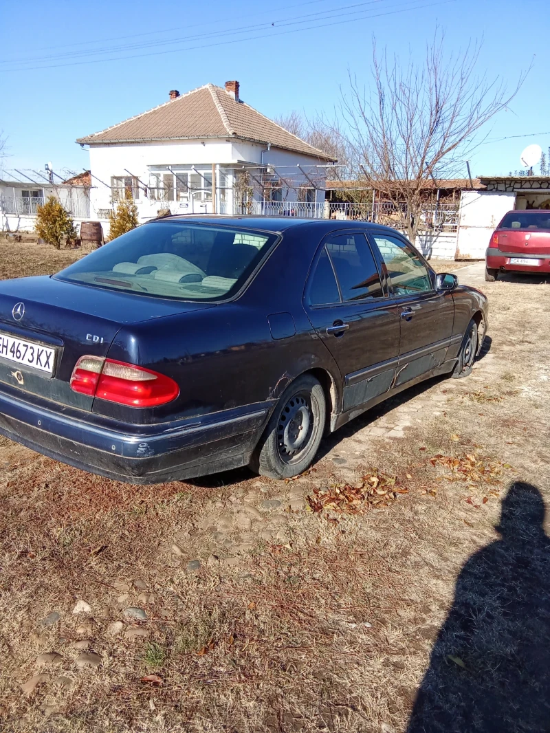 Mercedes-Benz E 220, снимка 2 - Автомобили и джипове - 48837600