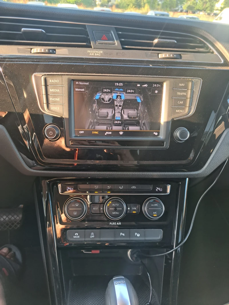 VW Touran, снимка 13 - Автомобили и джипове - 52456510