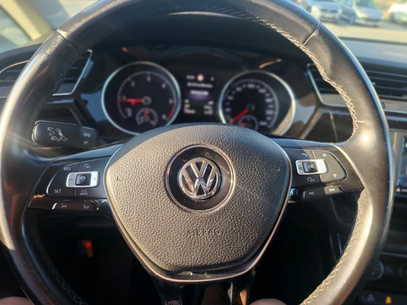 VW Touran, снимка 15 - Автомобили и джипове - 52456510