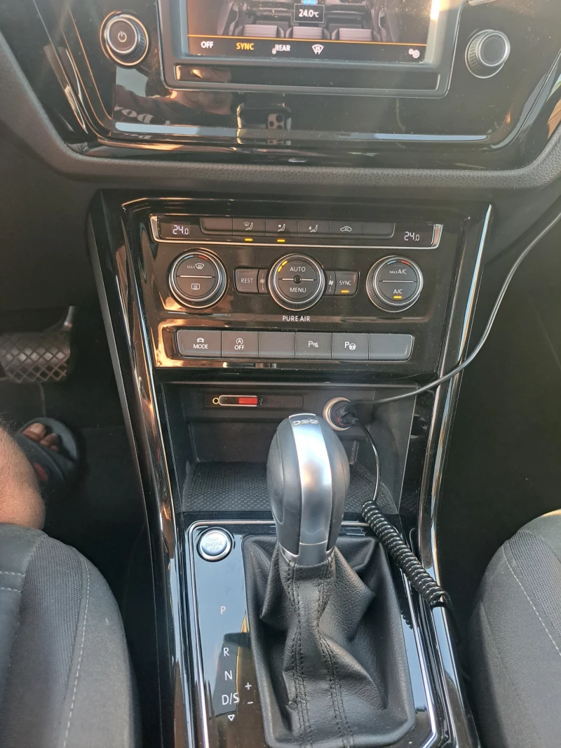 VW Touran, снимка 14 - Автомобили и джипове - 52456510