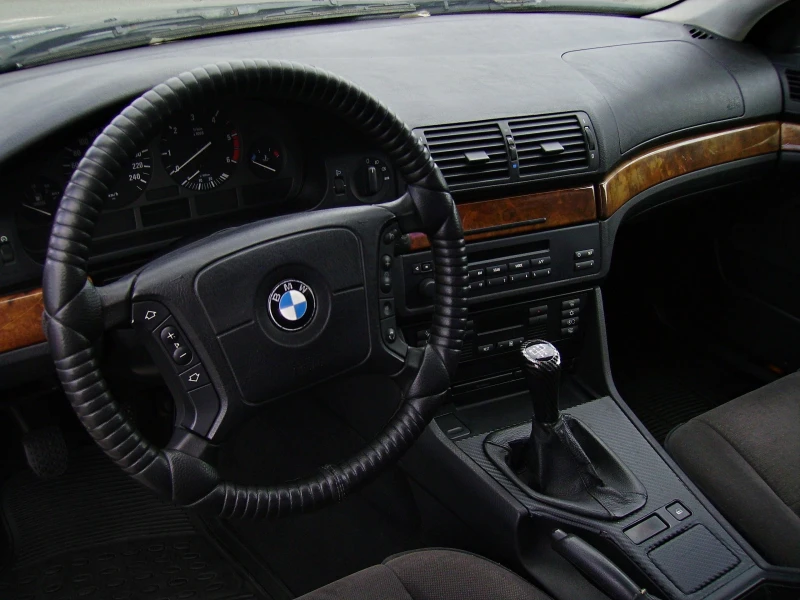 BMW 525 tds, снимка 6 - Автомобили и джипове - 52375143